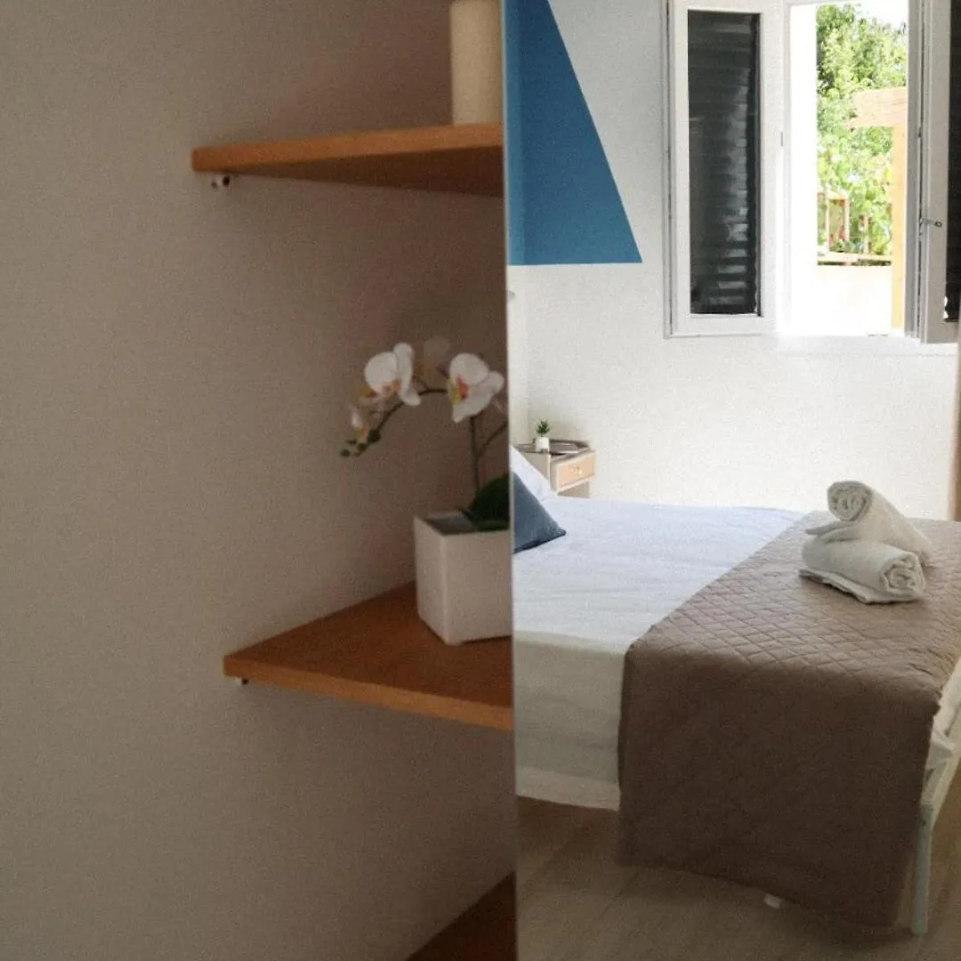 Charming & Bright Home Near The Beach 卡斯泰卢佐